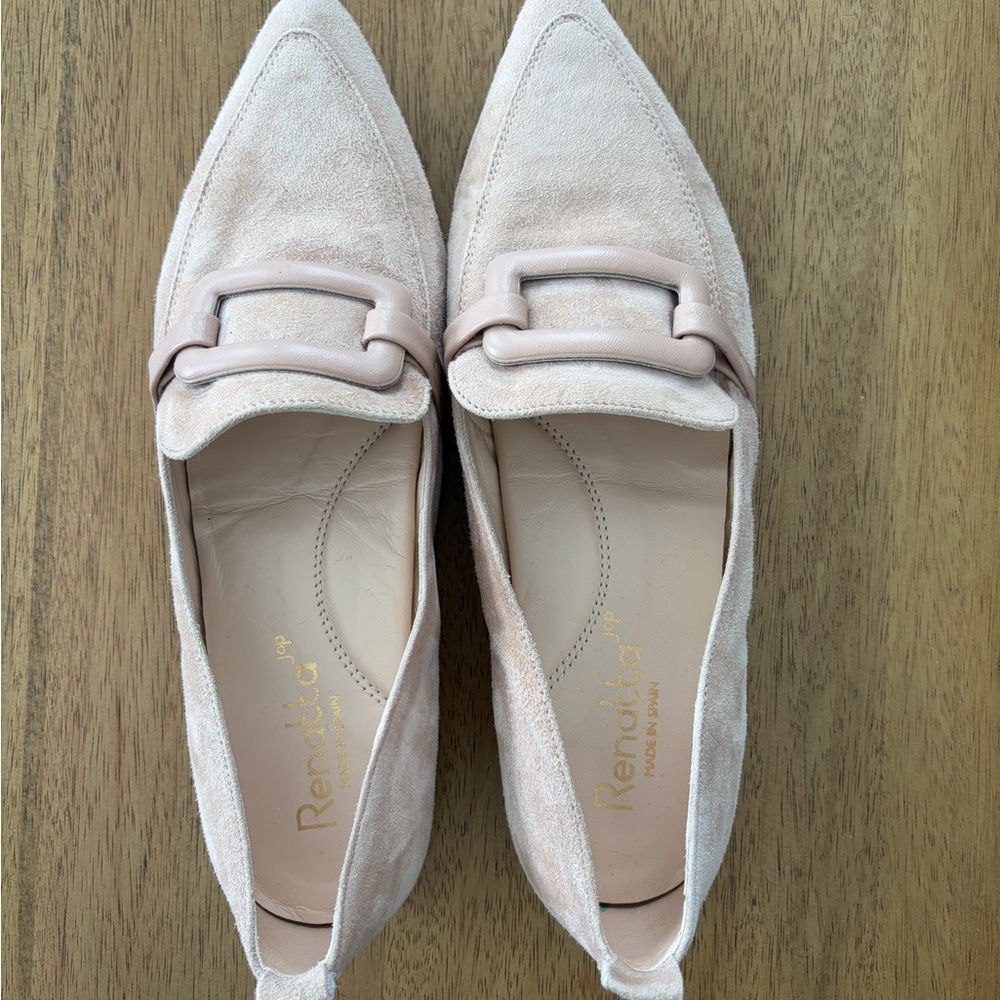 Cream colour suede pointy toe flats.  Size 38.